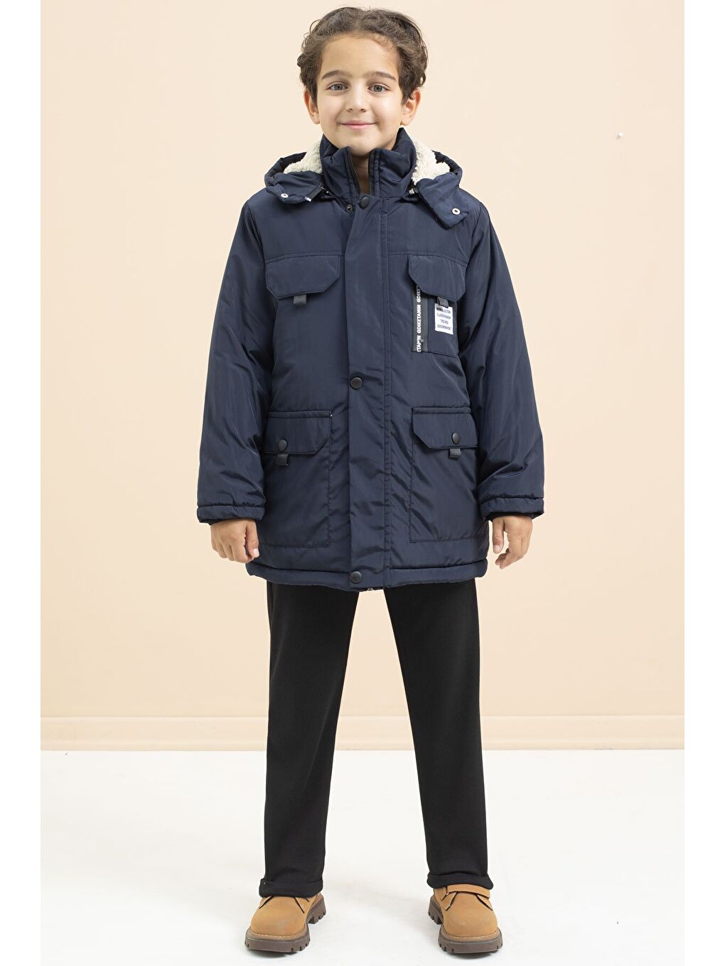 Lacivert Yazı Detaylı Göğüs Cepli İçi Kürklü Erkek Çocuk Kapüşonlu Mont 21477-2