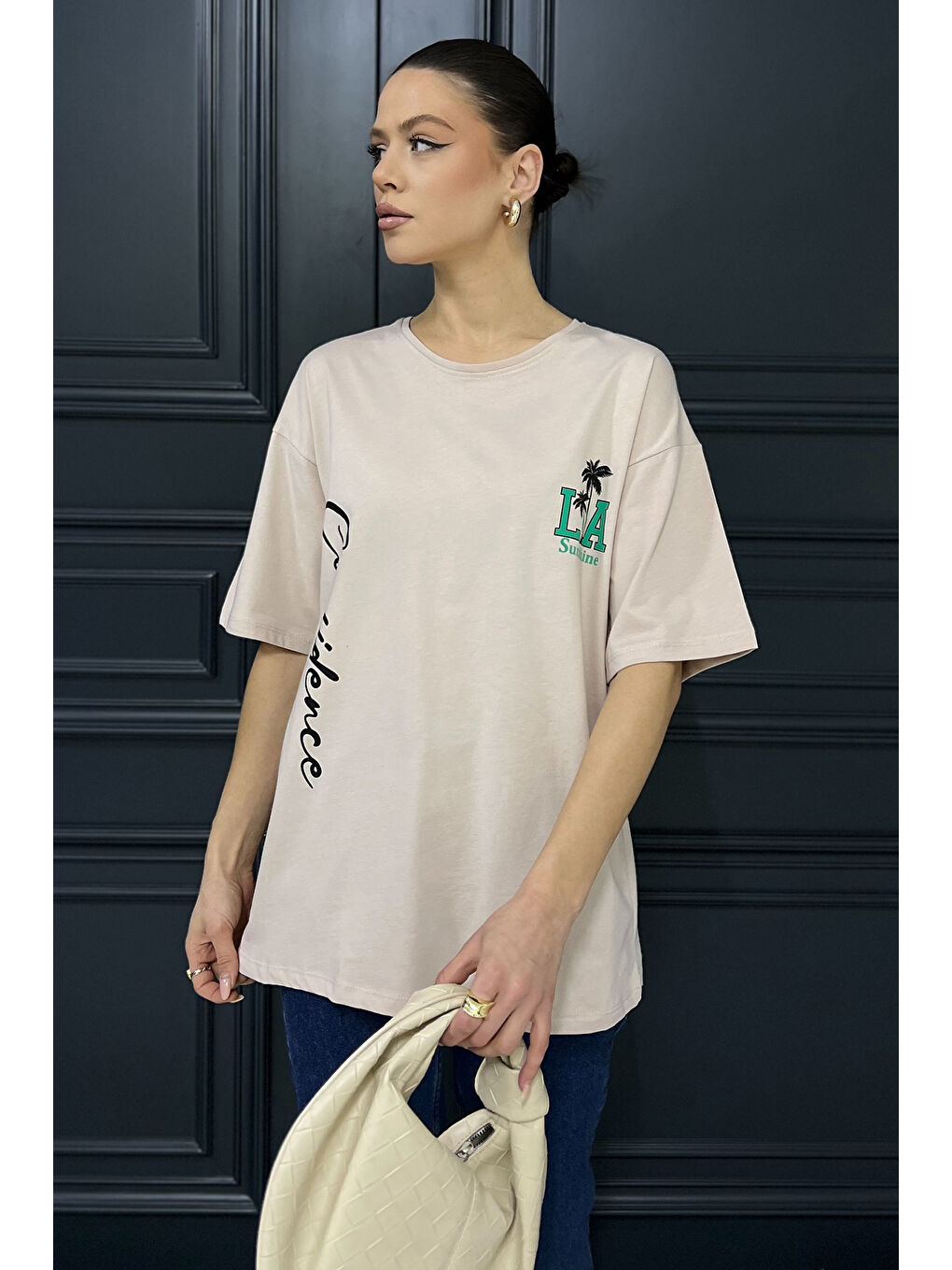 Bej Baskılı Bisiklet Yaka Kadın Tişört