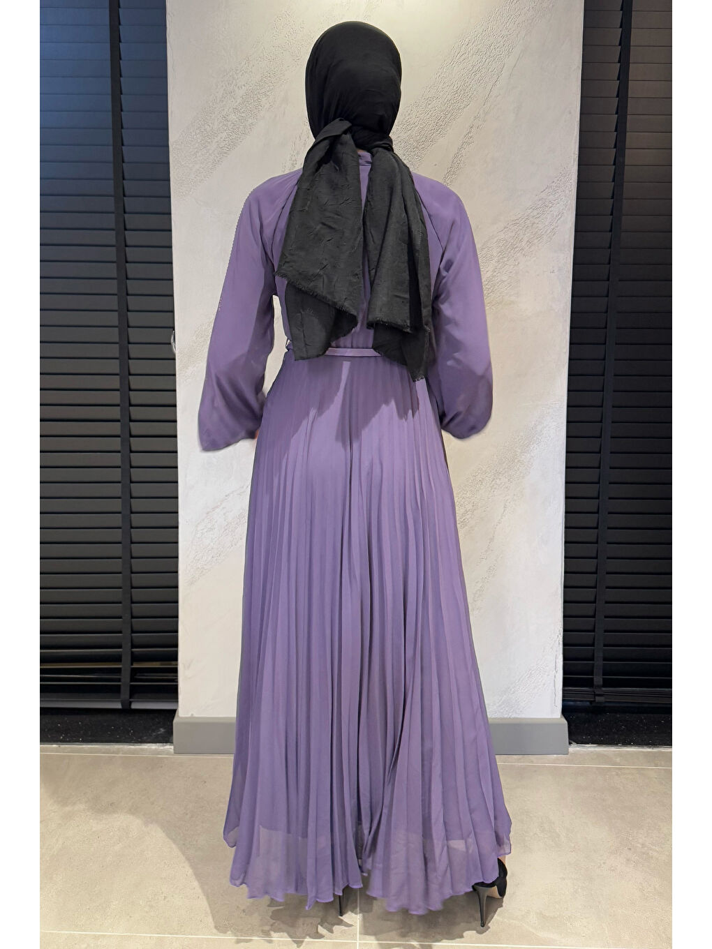 Mor Ön Bağlamalı Taş Detaylı Kemerli Tesettür Şifon Elbise-6
