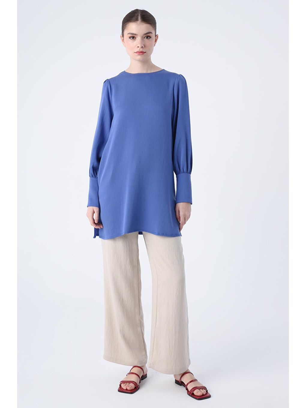 Mavi Arkası Düğme Detaylı Yırtmaçlı Bisiklet Yaka Geniş Manşetli Tunik-1