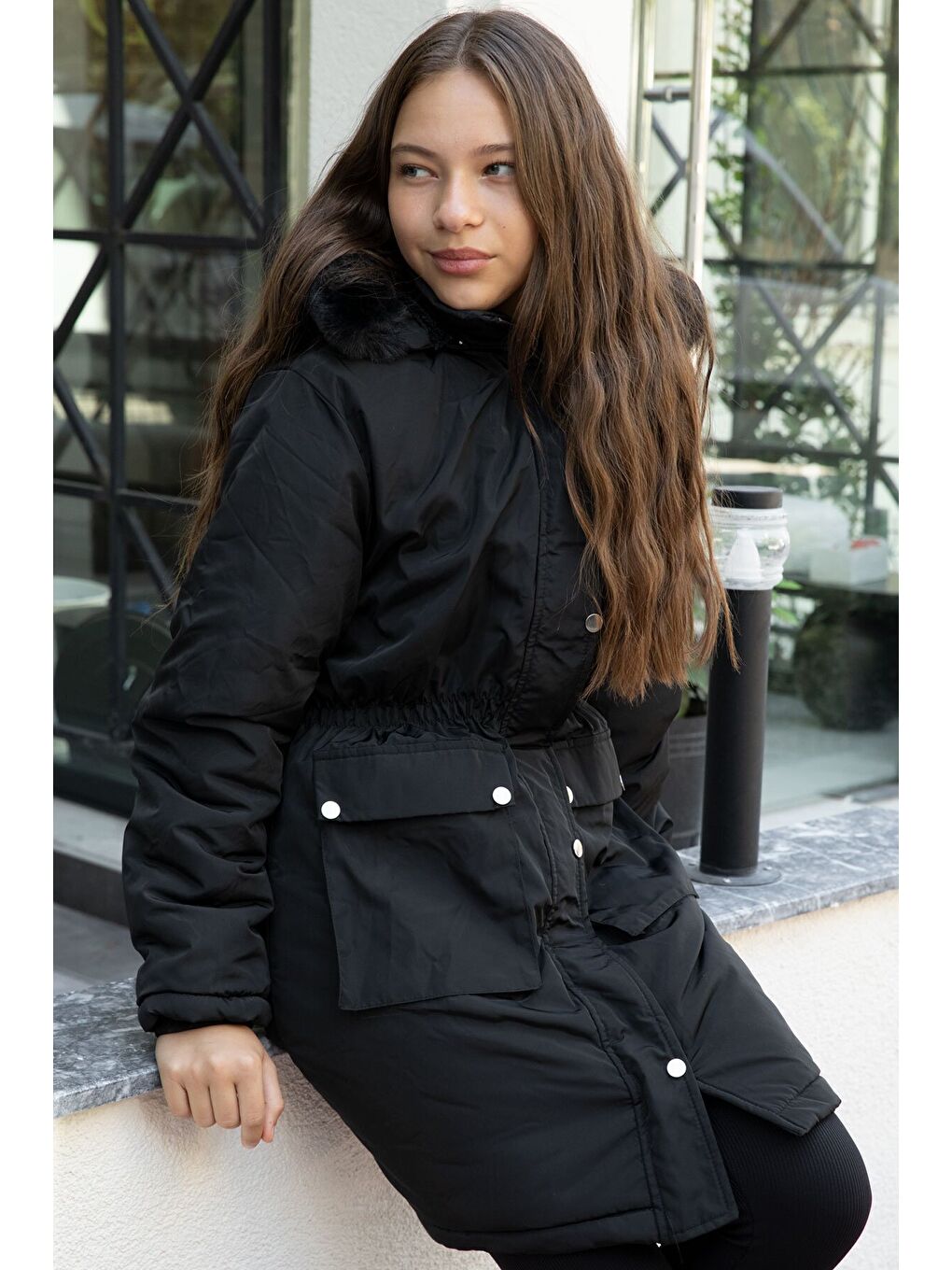 Siyah Kapaklı Cepli İçi Kürklü Çıkarılabilir Kapüşonlu Kız Çocuk Şişme Mont 21480-3