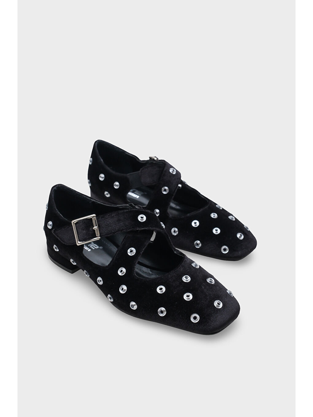 Kahverengi Janeta Kadife Küt Burunlu Zımbalı Çapraz Bantlı Kadın Babet-1