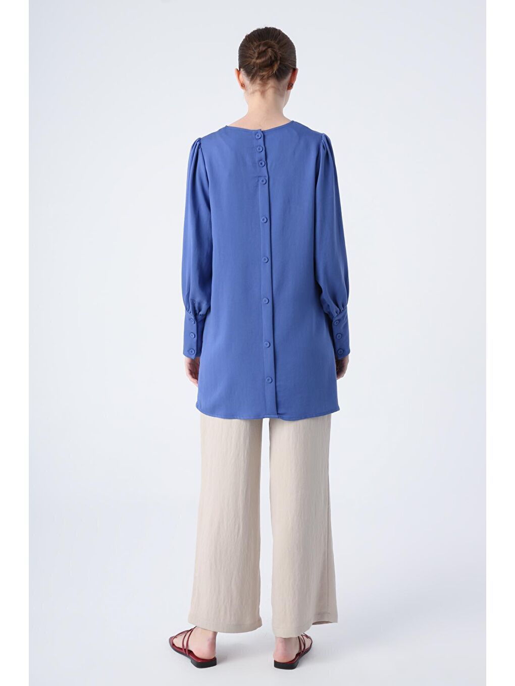 Mavi Arkası Düğme Detaylı Yırtmaçlı Bisiklet Yaka Geniş Manşetli Tunik-3