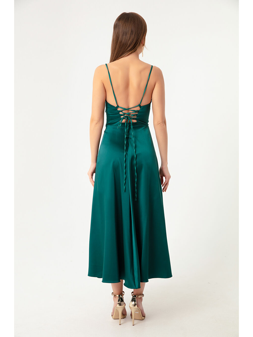 Kadın Zümrüt Yeşili Volanlı Yırtmaçlı Saten Midi Boy Abiye & Mezuniyet Elbisesi-4