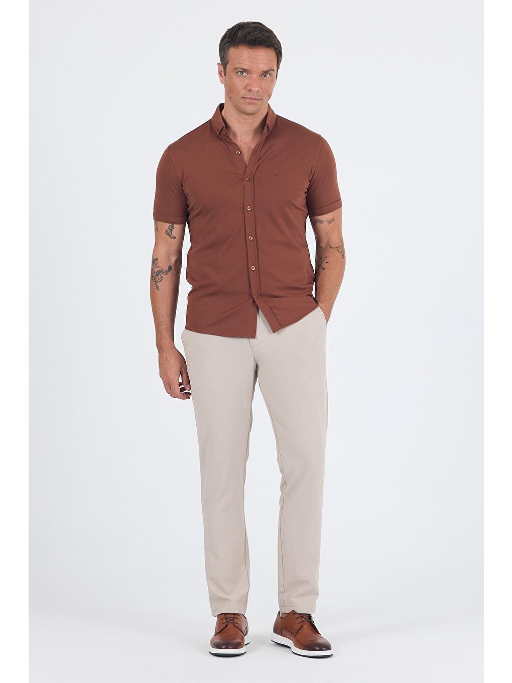 Kahverengi Kiremit İtalyan Düğmeli Yaka Kısa Kol Cepsiz Slim Fit Büyük Beden Gömlek 1004250255-1