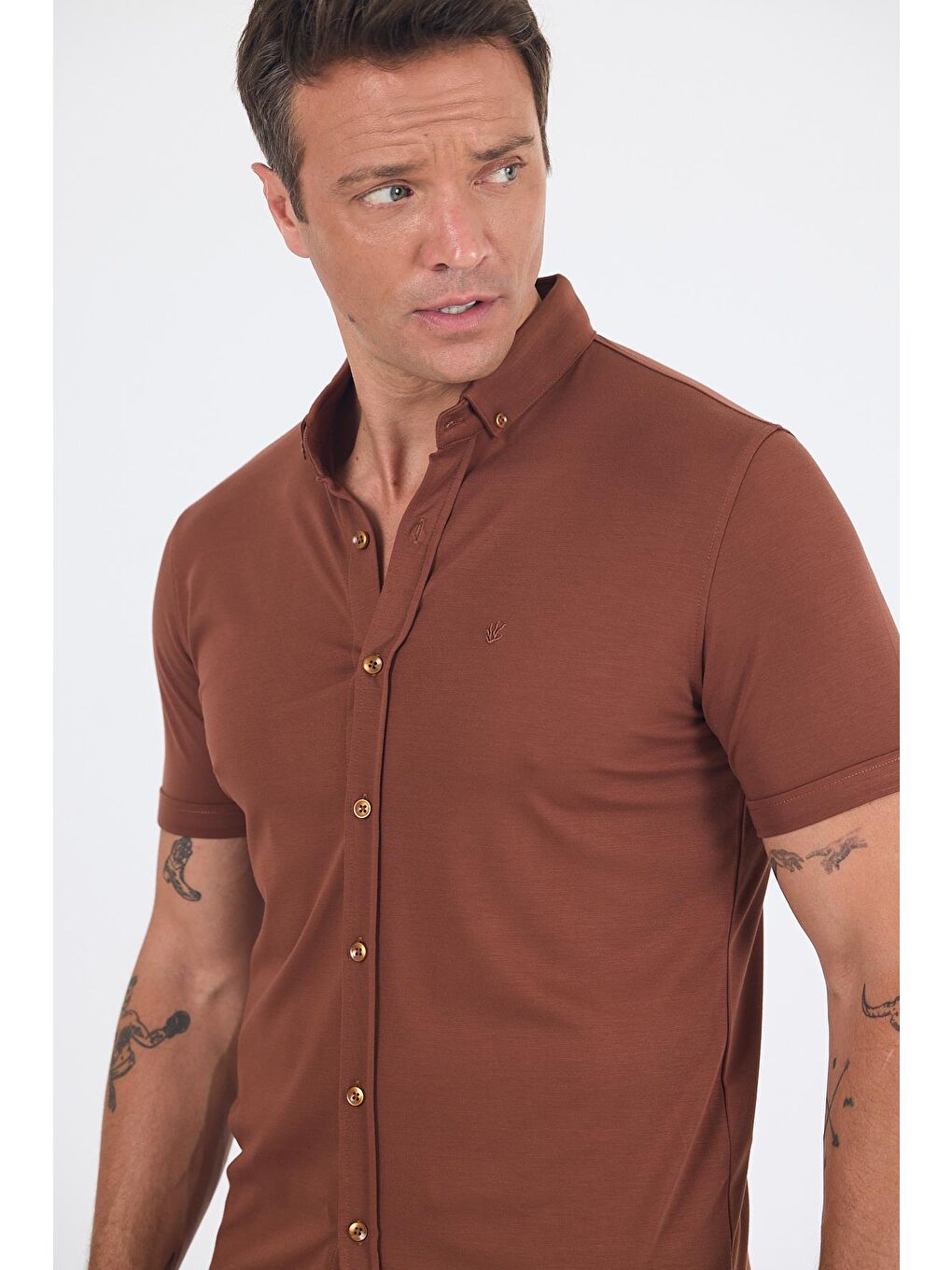 Kahverengi Kiremit İtalyan Düğmeli Yaka Kısa Kol Cepsiz Slim Fit Büyük Beden Gömlek 1004250255-3