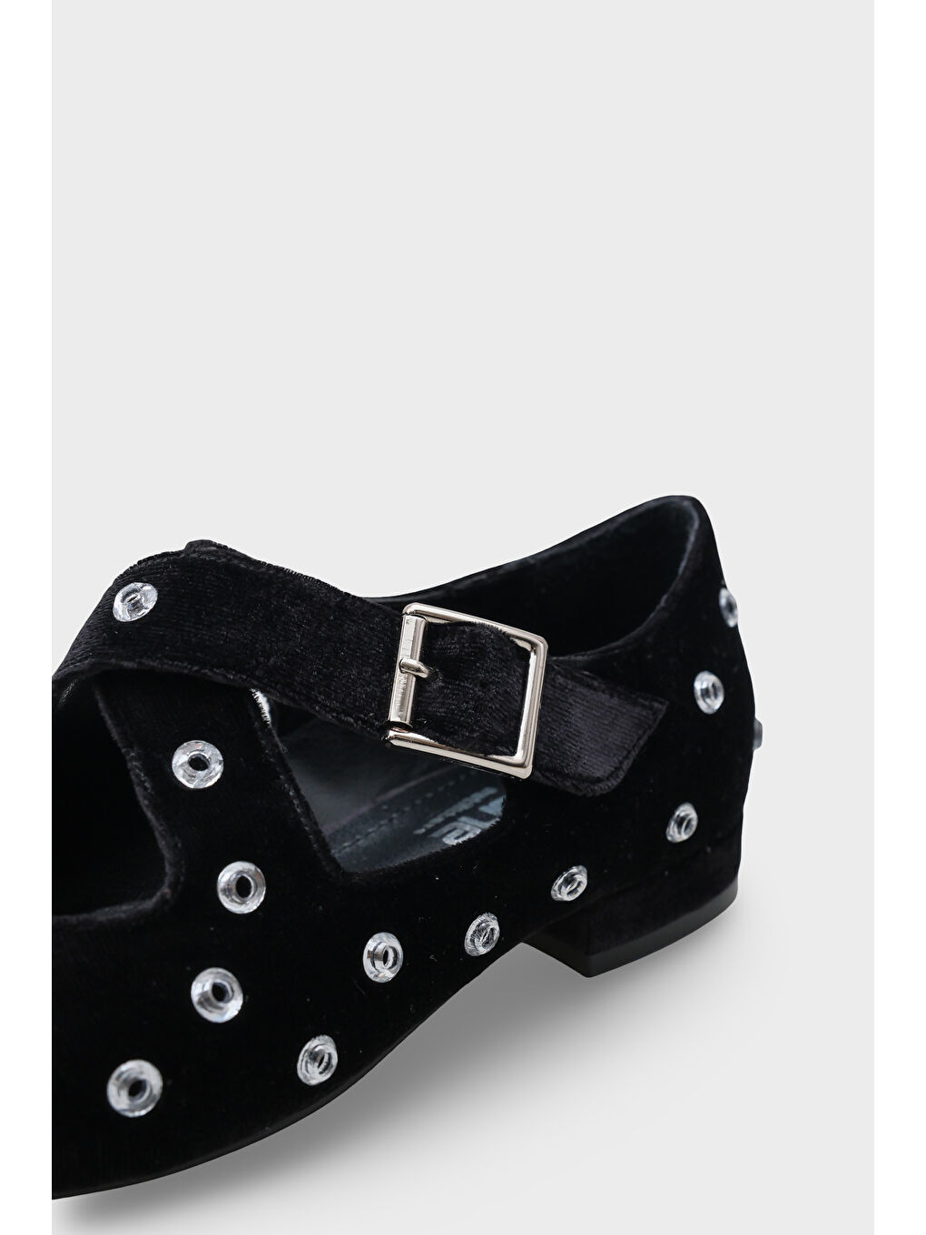 Kahverengi Janeta Kadife Küt Burunlu Zımbalı Çapraz Bantlı Kadın Babet-3