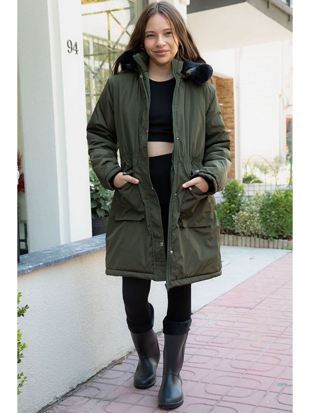 Haki Kapaklı Cepli İçi Kürklü Çıkarılabilir Kapüşonlu Kız Çocuk Şişme Mont 21481-2