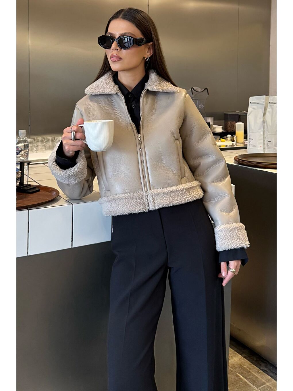 Bej İçi Pelüşlü Kadın Suni Deri Mont-1