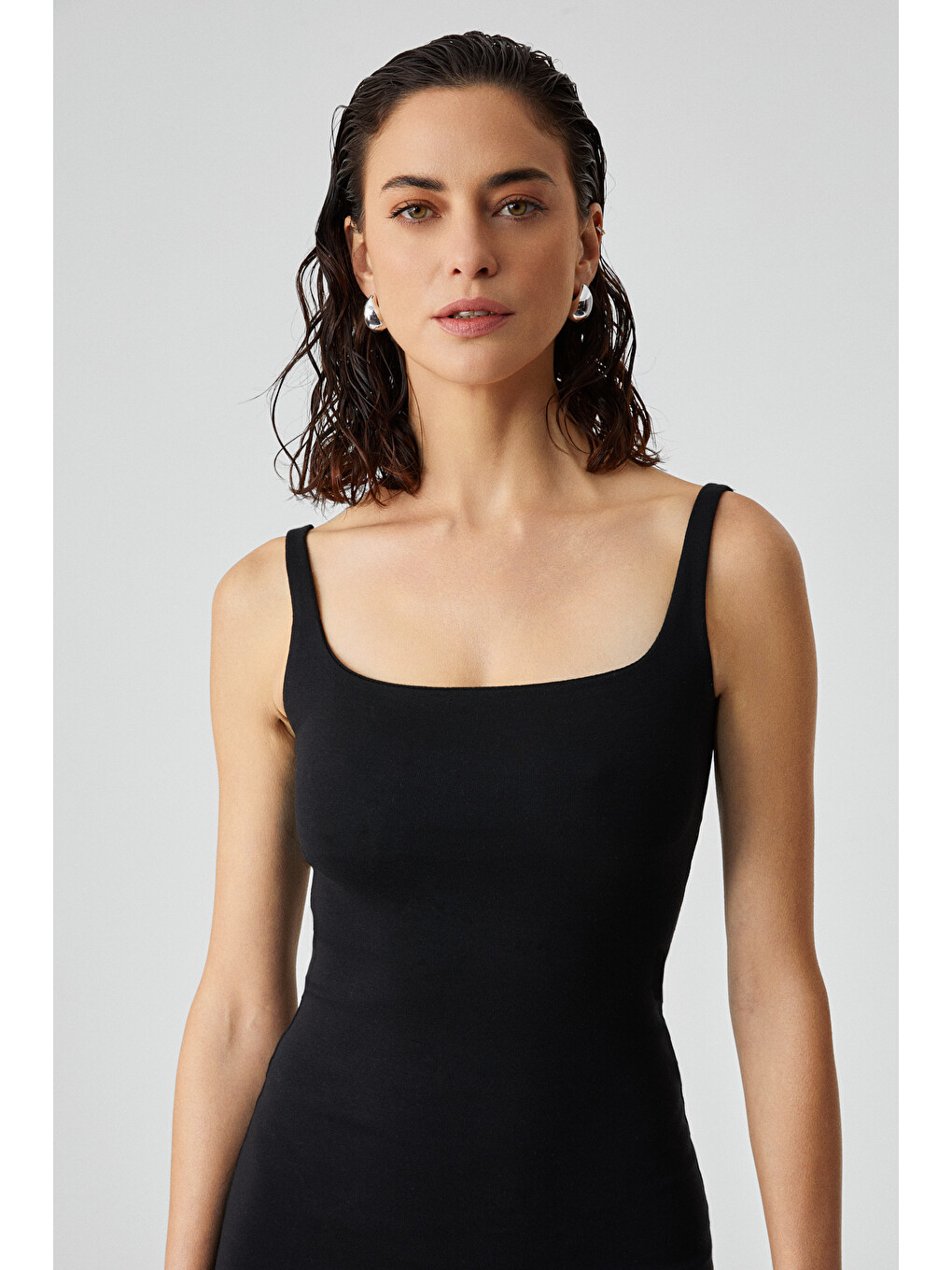 Rınıa Kadın Slim Fit Geniş Yaka Askılı Siyah Elbise-2