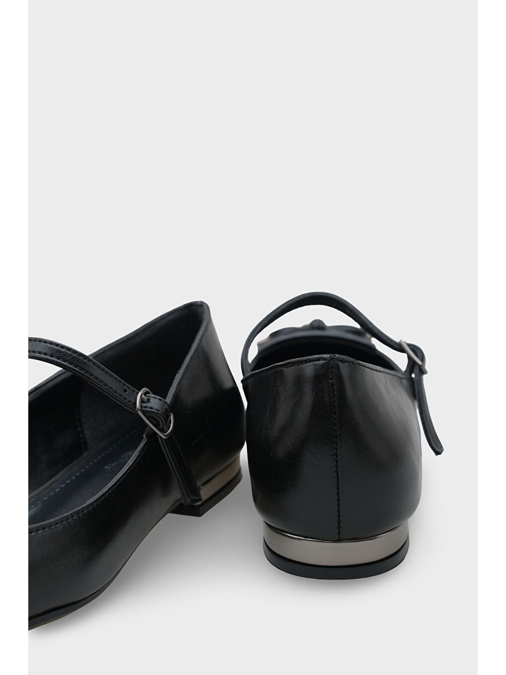 Siyah Kelsy Küt Burunlu Püsküllü Kısa Topuklu Kadın Babet-3