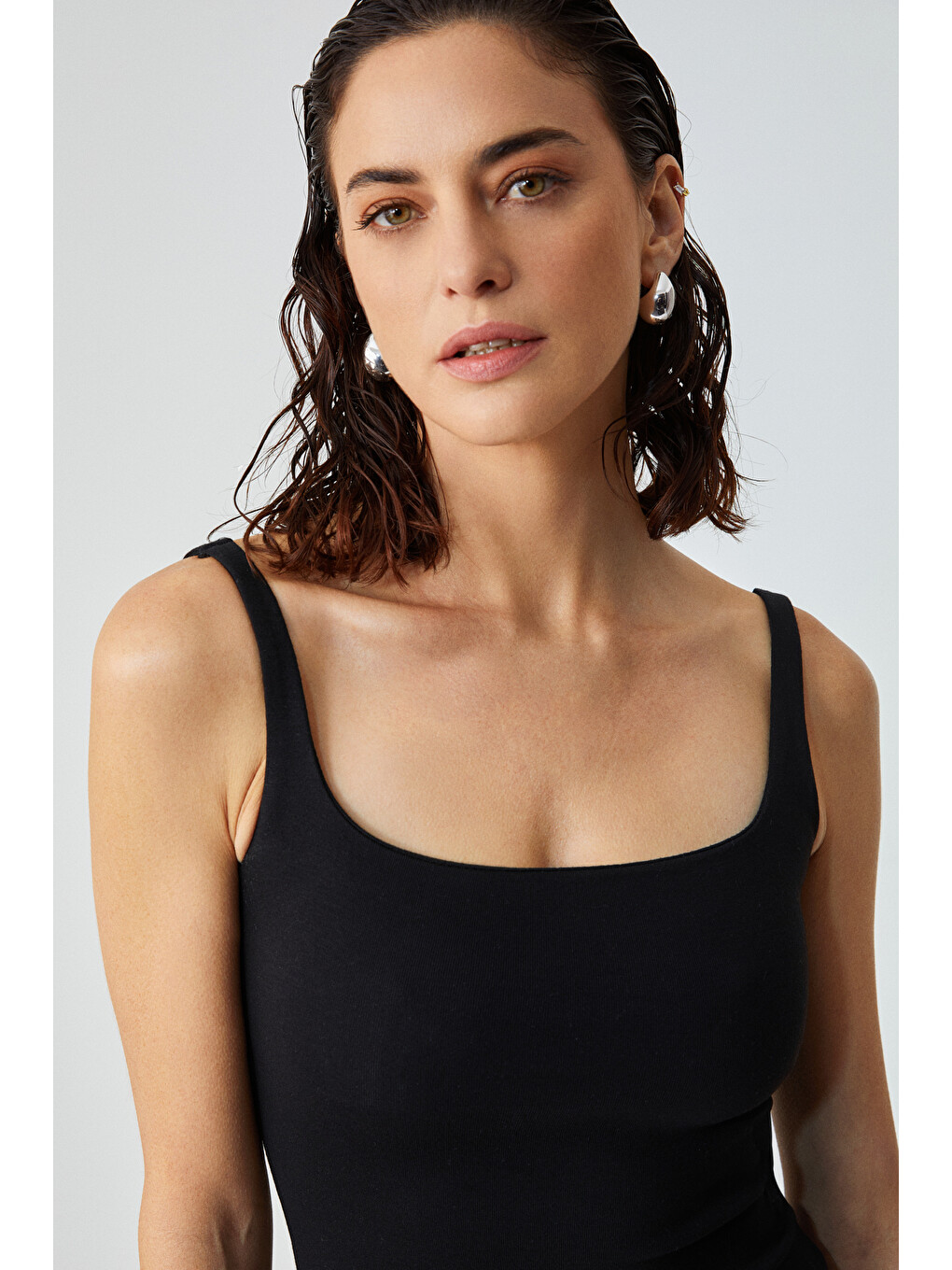 Rınıa Kadın Slim Fit Geniş Yaka Askılı Siyah Elbise-3
