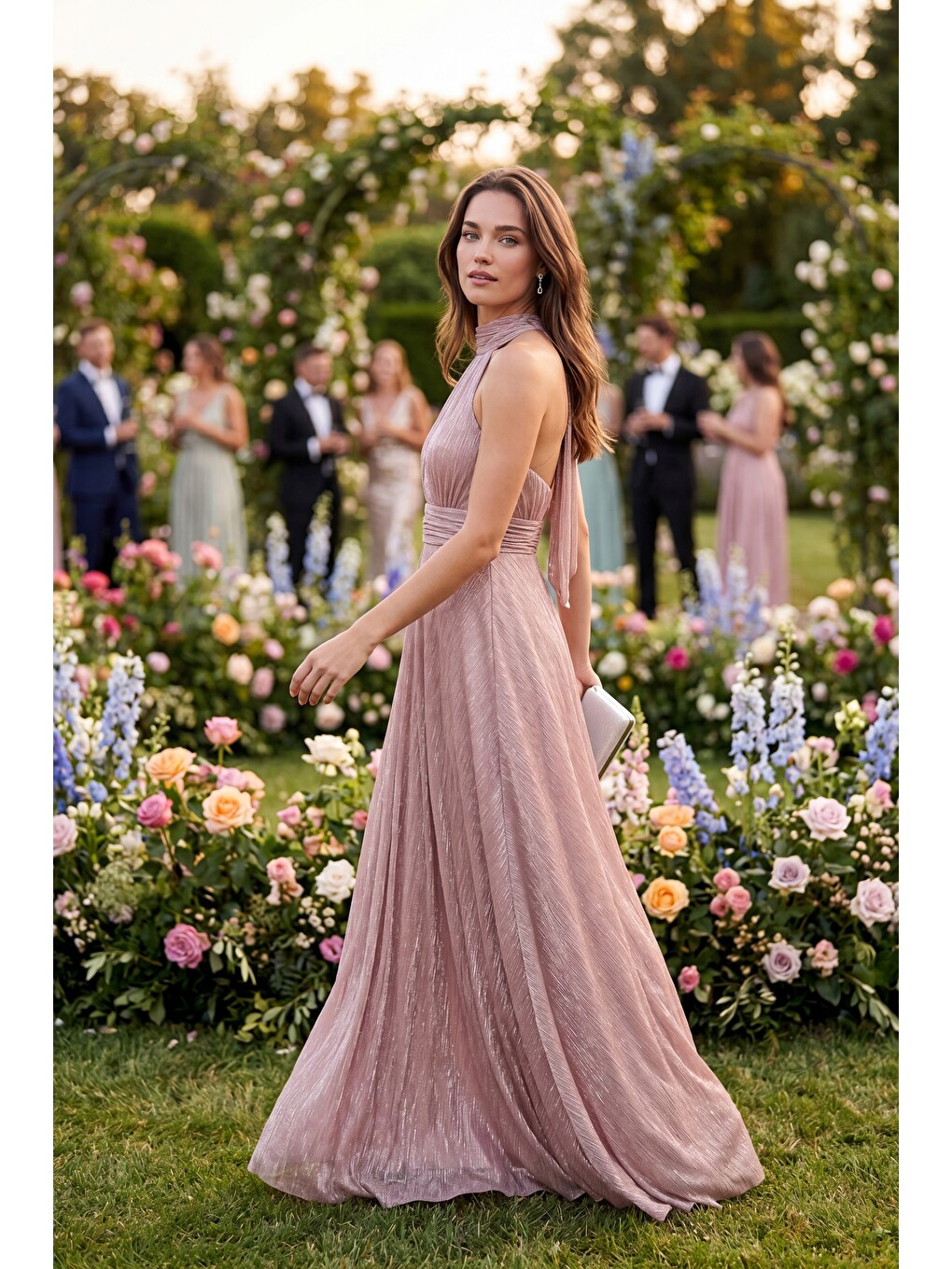 Pembe Kadın Pudra Halter Yaka Sırt Dekolteli Parlak Kumaş Uzun Abiye Elbise-4