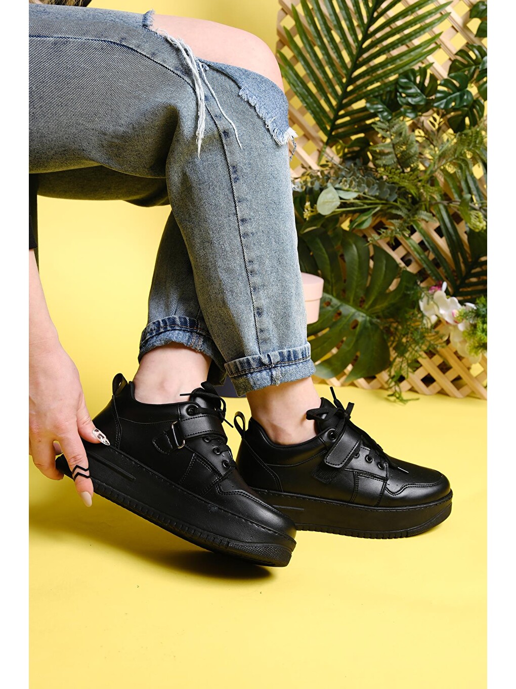 Siyah Fallon Bantlı Bağcıklı Kalın Taban Air Kadın Sneaker-3