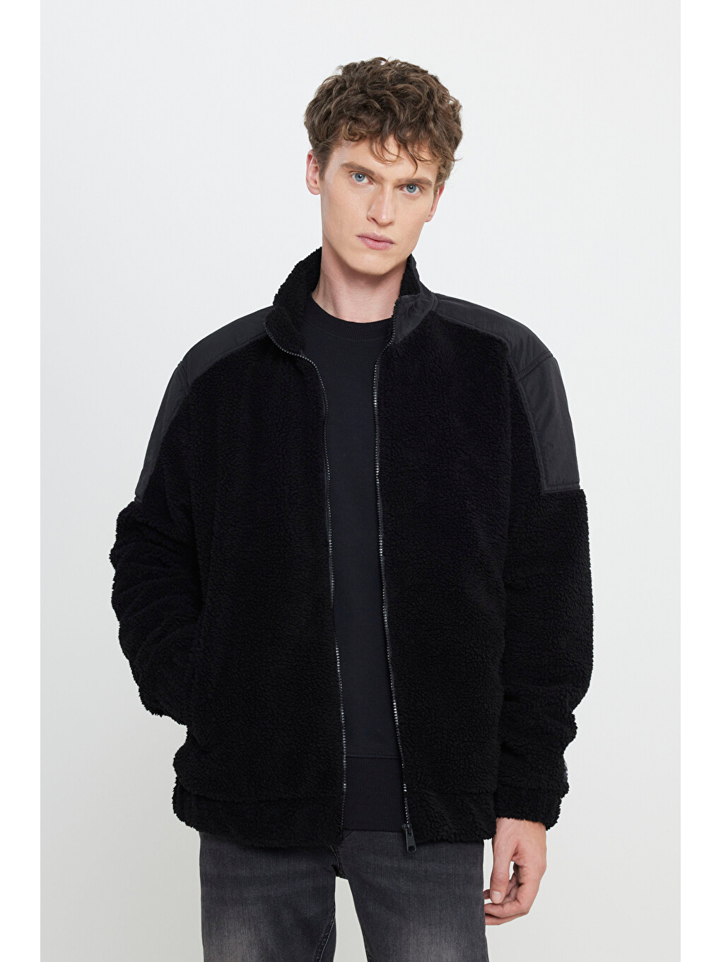 Relaxed Fit Geniş Kesim Fermuarlı Omuz Detaylı Siyah Sherpa Ceket-1