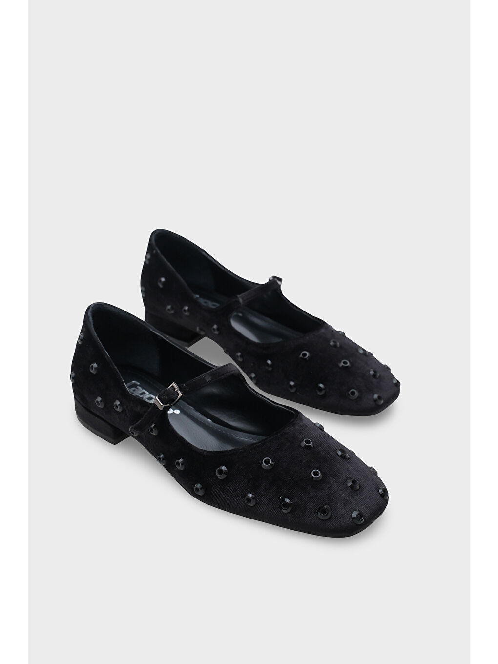 Kahverengi Shayla Küt Burunlu Zımbalı Tokalı Kadın Babet-1