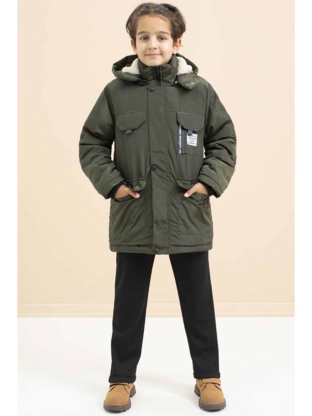 Haki Yazı Detaylı Göğüs Cepli İçi Kürklü Erkek Çocuk Kapüşonlu Mont 21476-3