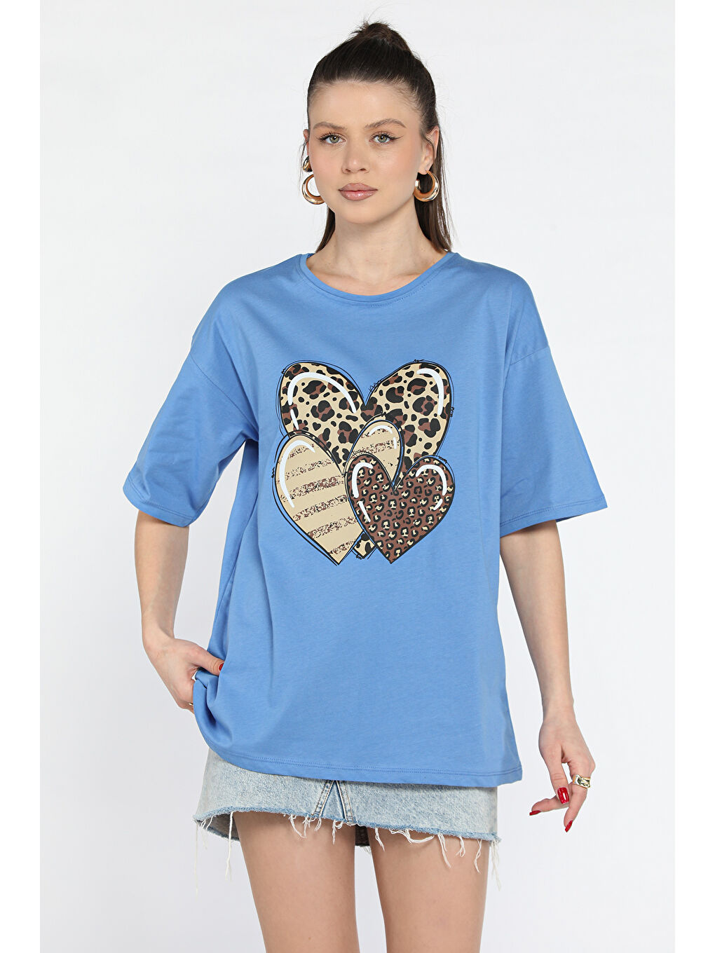 İndigo Ön Leopar Desen Kalp Baskılı Bisiklet Yaka Kadın Tişört