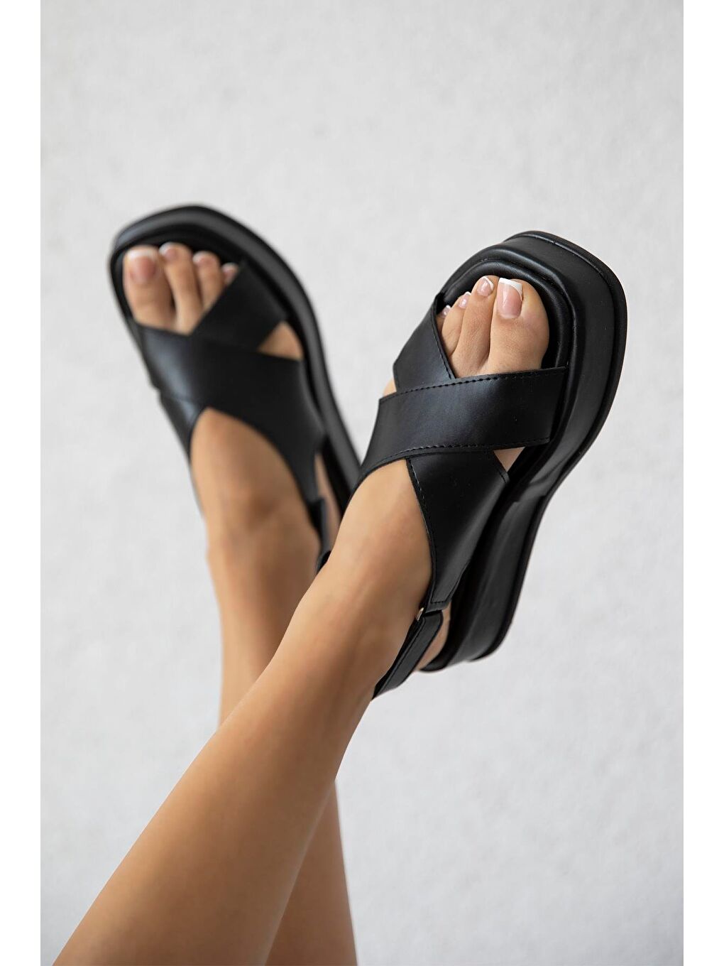 Mateo Kadın Günlük Deri Sandalet Siyah-1