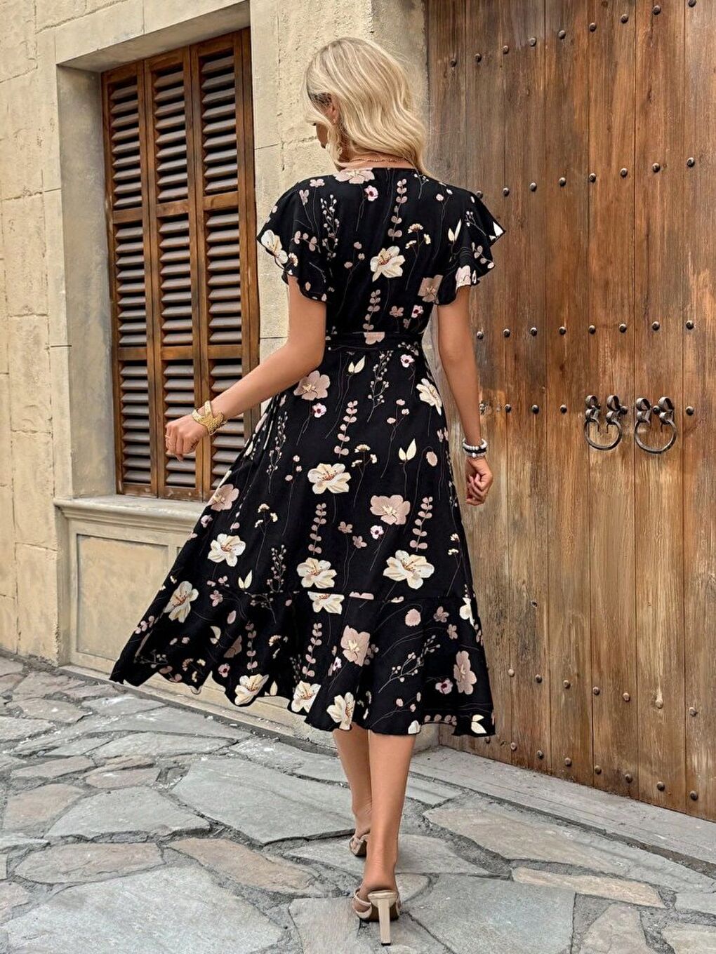 Siyah Kadın Kısa Kelebek Kollu Kruvaze Yakalı Belden Kuşaklı Midi Süprem Elbise-1