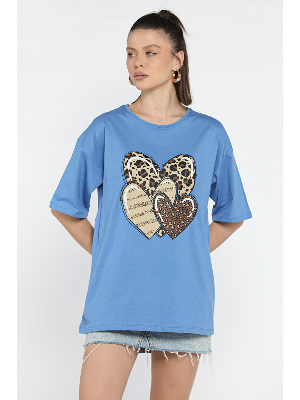 İndigo Ön Leopar Desen Kalp Baskılı Bisiklet Yaka Kadın Tişört-1