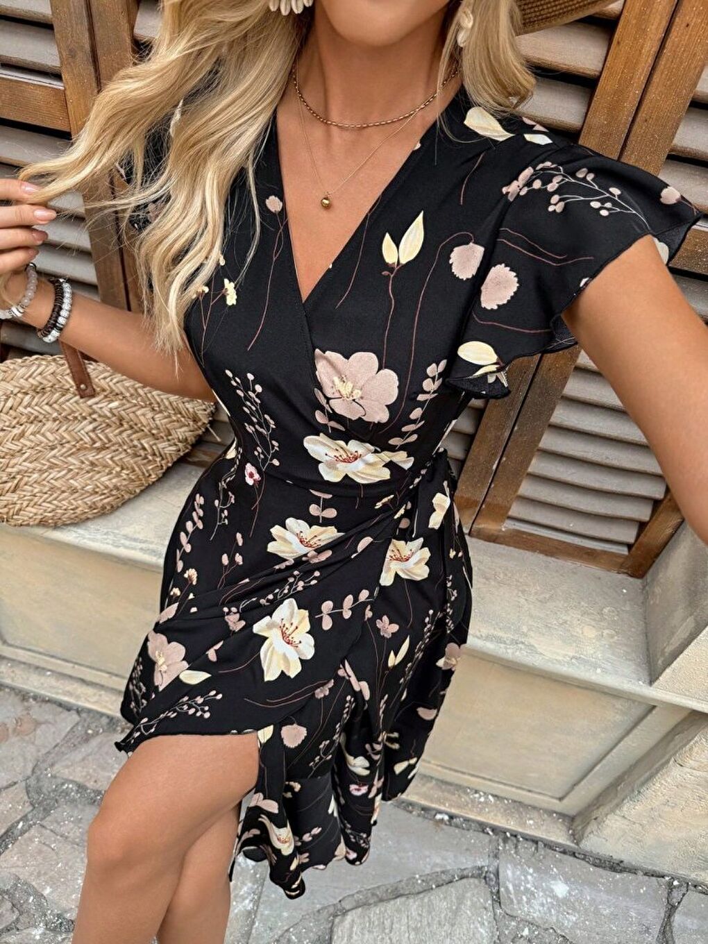 Siyah Kadın Kısa Kelebek Kollu Kruvaze Yakalı Belden Kuşaklı Midi Süprem Elbise-4