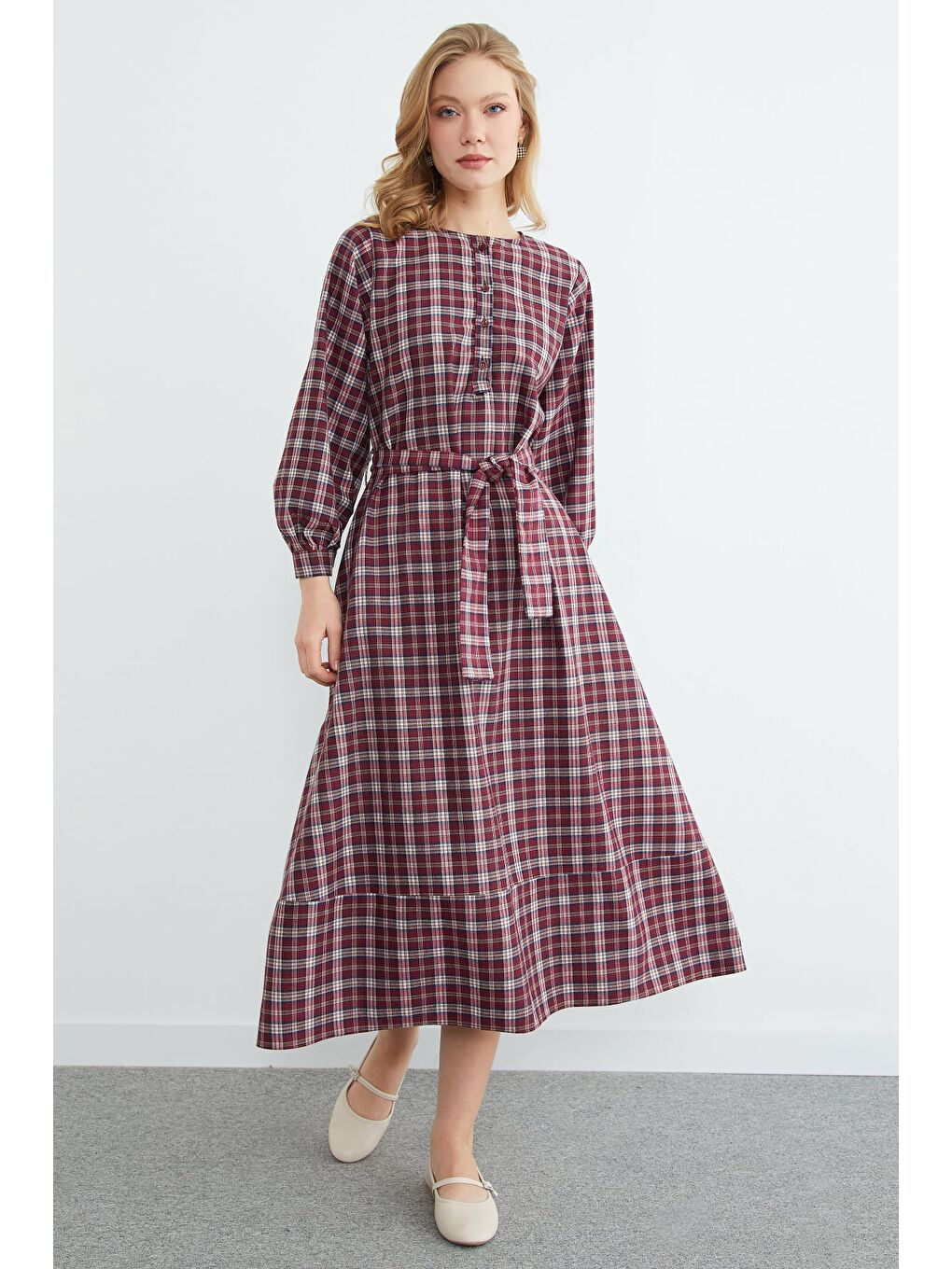 Bordo Fullamodest Kuşaklı Ekose Desenli Elbise
