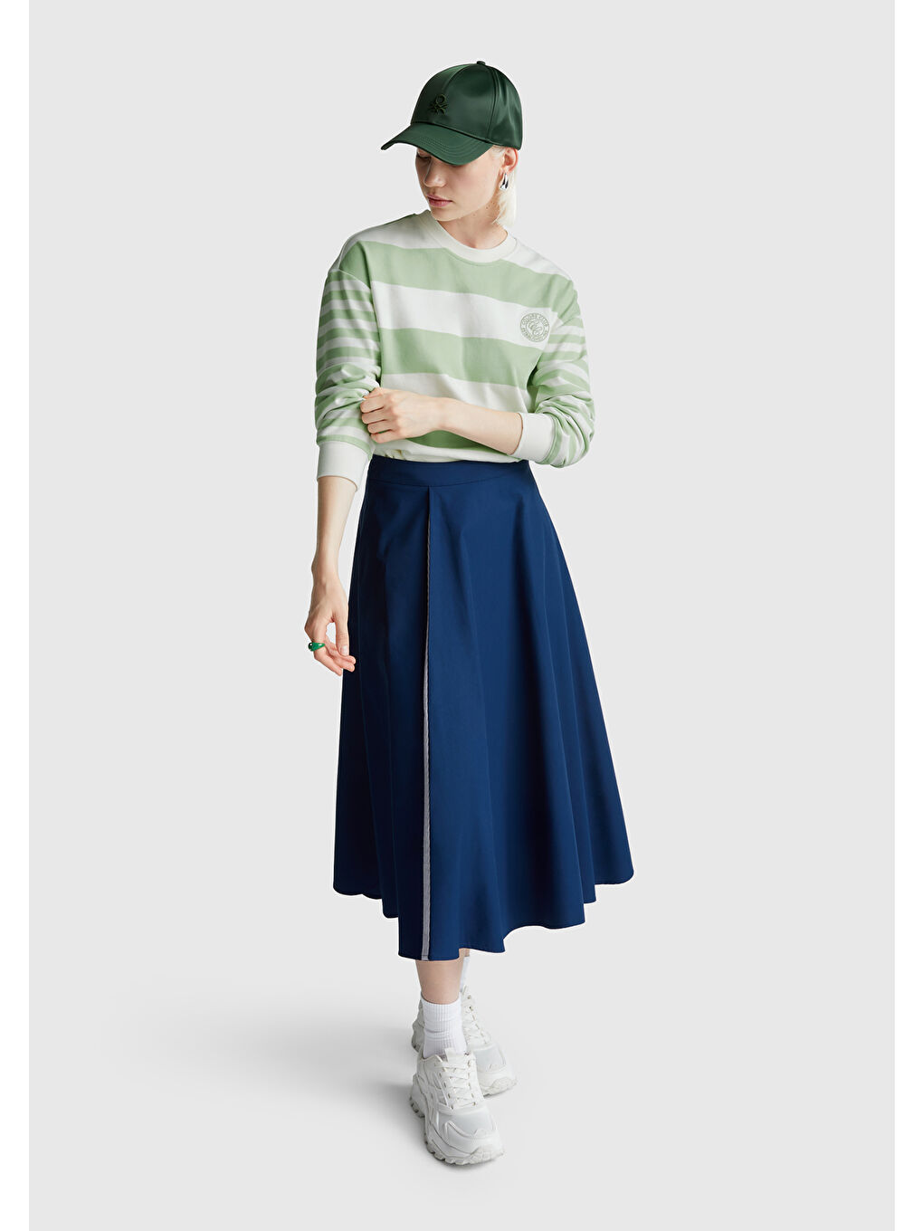 Kadın Açık Yeşil Pamuk Karışımlı Göğsü Logo Baskılı Renk Bloklu Sweatshirt-4