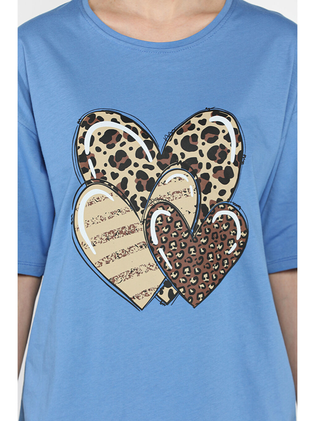 İndigo Ön Leopar Desen Kalp Baskılı Bisiklet Yaka Kadın Tişört-3