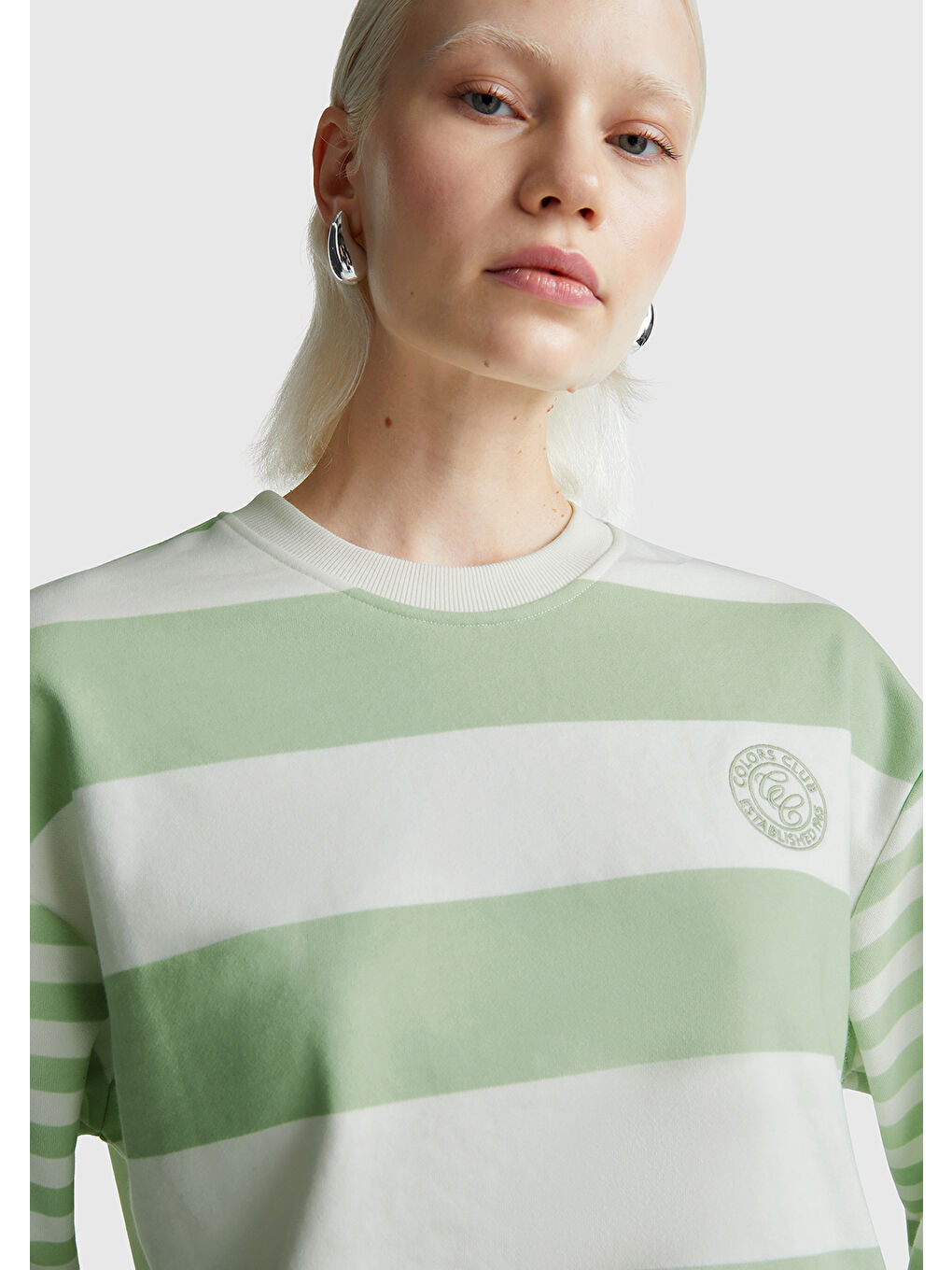 Kadın Açık Yeşil Pamuk Karışımlı Göğsü Logo Baskılı Renk Bloklu Sweatshirt-5