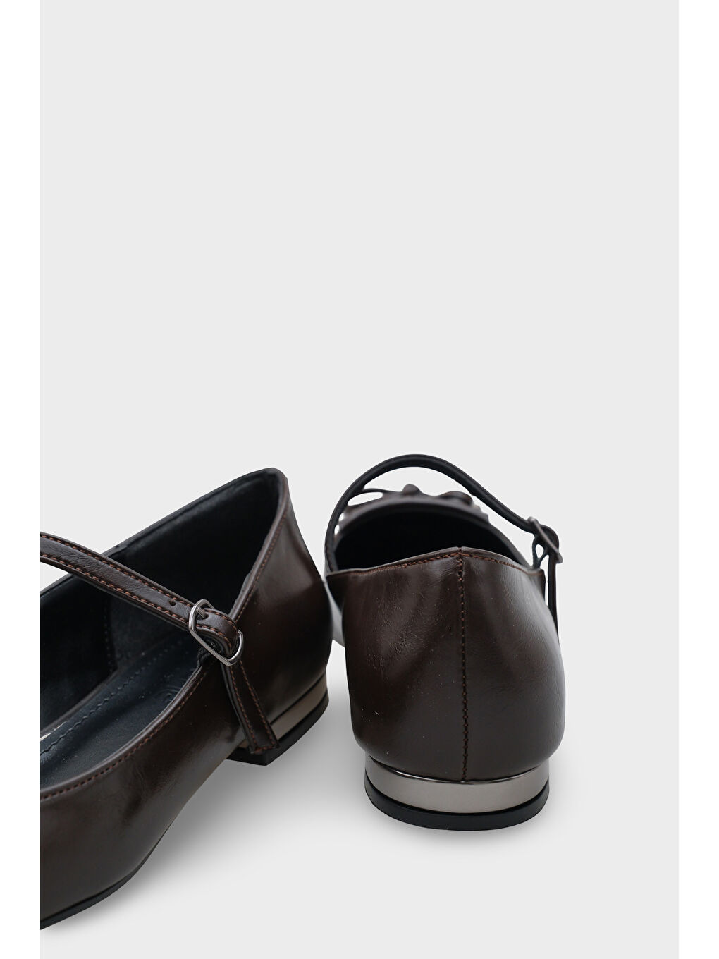 Kahverengi Kelsy Küt Burunlu Püsküllü Kısa Topuklu Kadın Babet-3