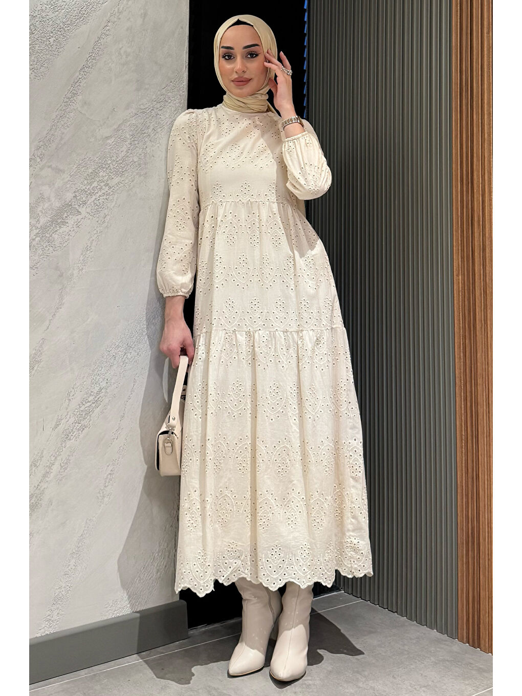 Bej Kadın Bilek Lastikli Fistolu Fırfırlı Tesettür Elbise-1