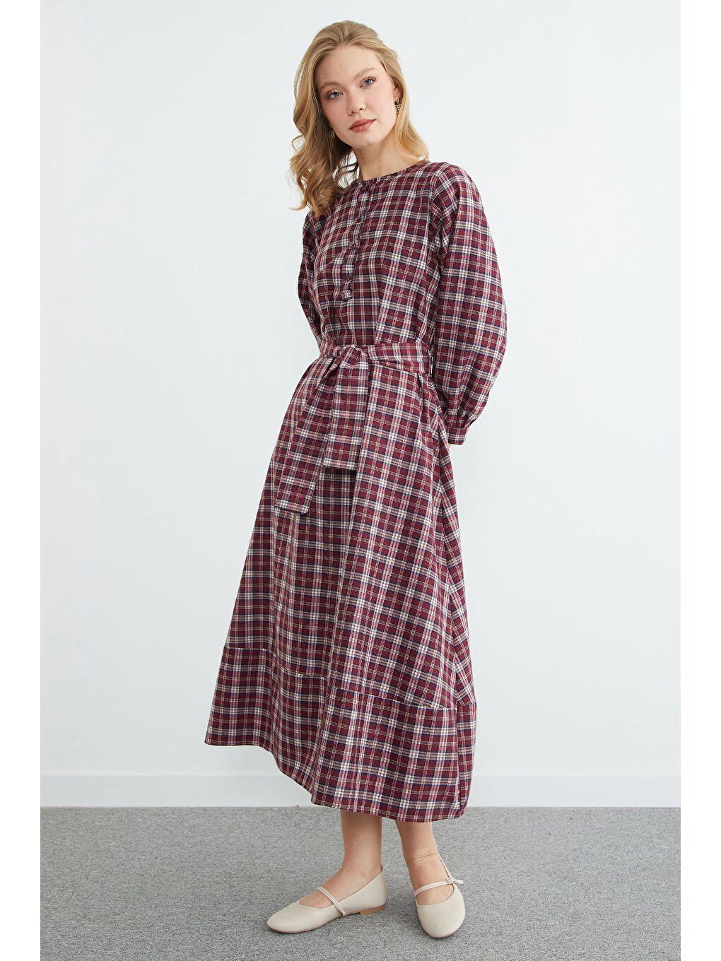 Bordo Fullamodest Kuşaklı Ekose Desenli Elbise-3