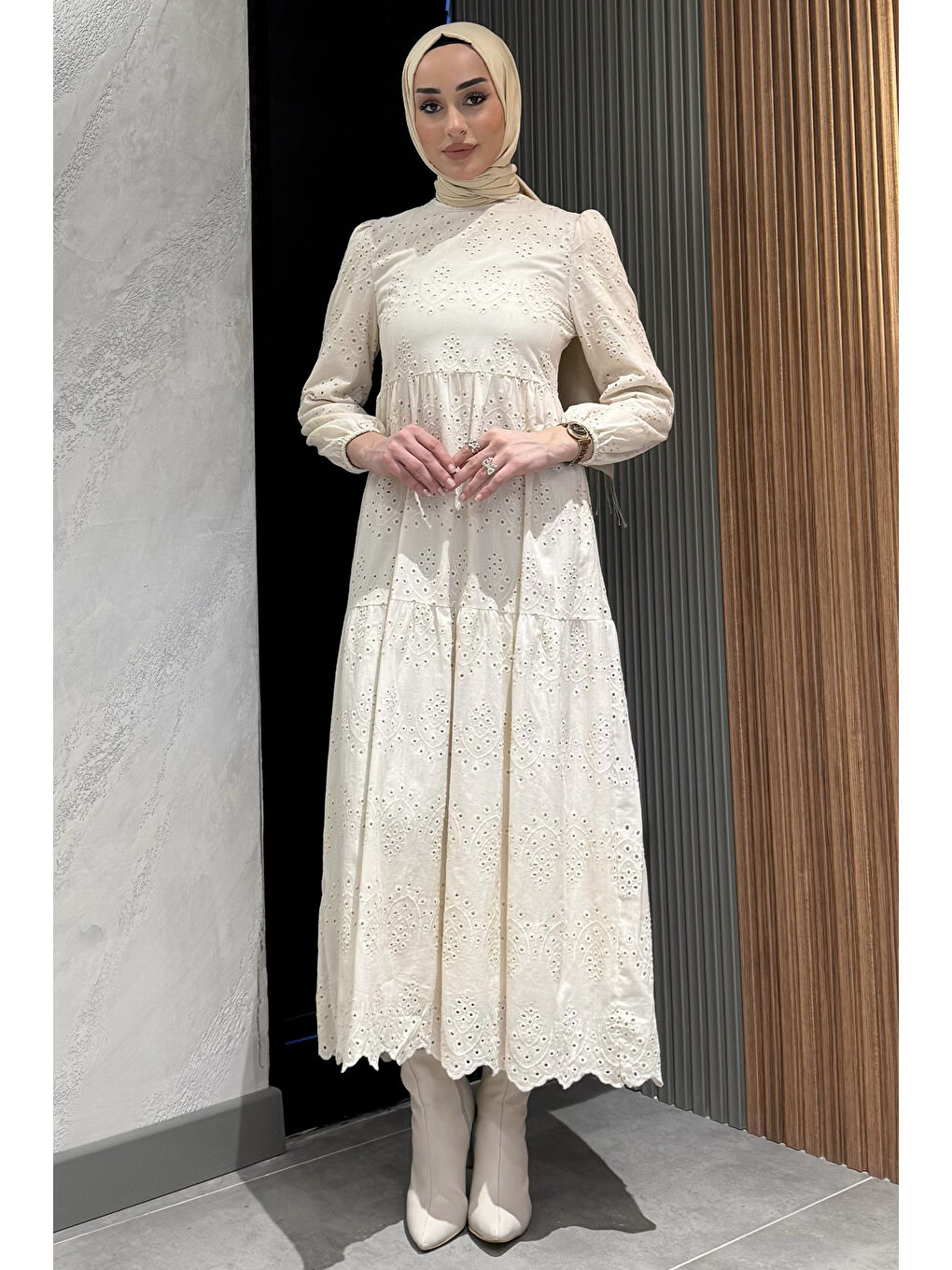 Bej Kadın Bilek Lastikli Fistolu Fırfırlı Tesettür Elbise-3