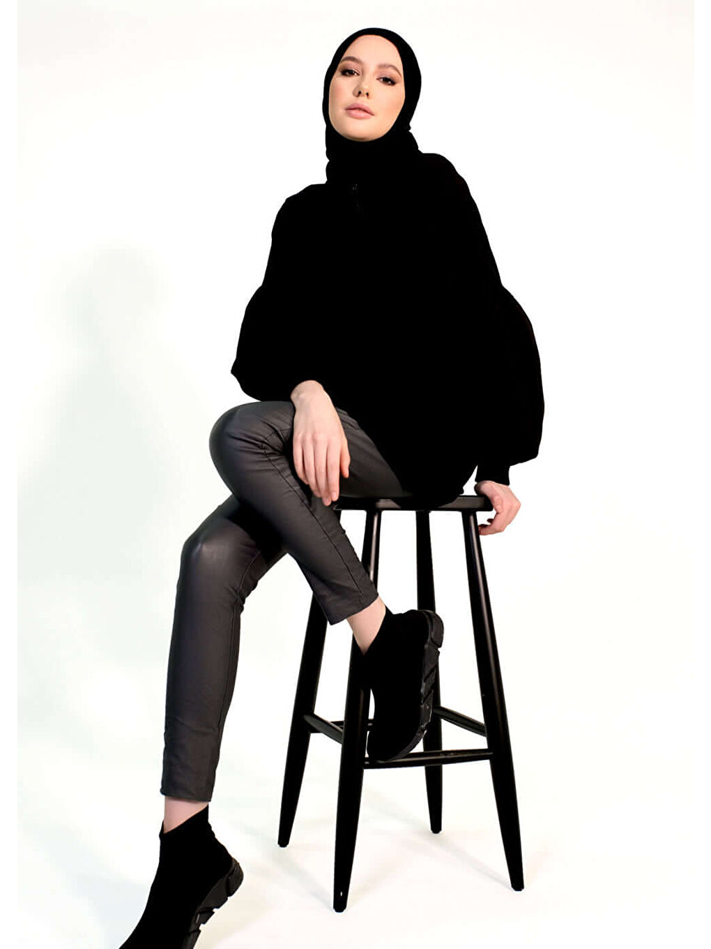 Siyah Tesettür Eşofman Üstü - Fırfır-5