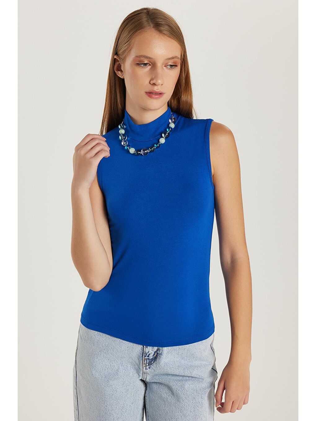 Kadın Regular Fit Klasik Kesim Viskon Kumaş Balıkçı Yaka Sıfır Kol Mavi Bluz