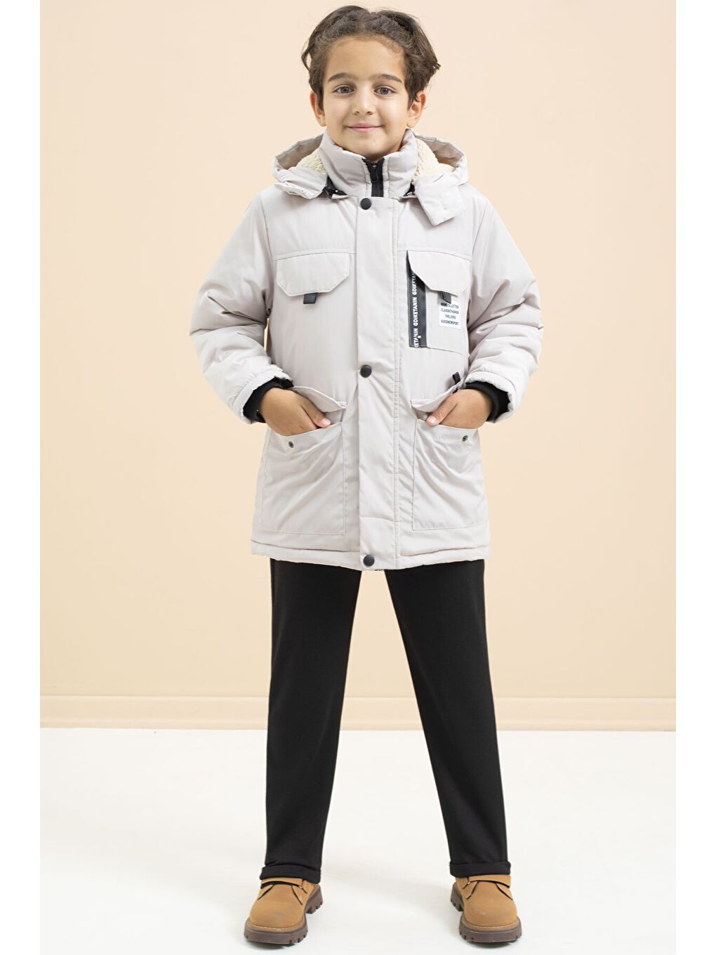 Ekru Krem Yazı Detaylı Göğüs Cepli İçi Kürklü Erkek Çocuk Kapüşonlu Mont 21478-3