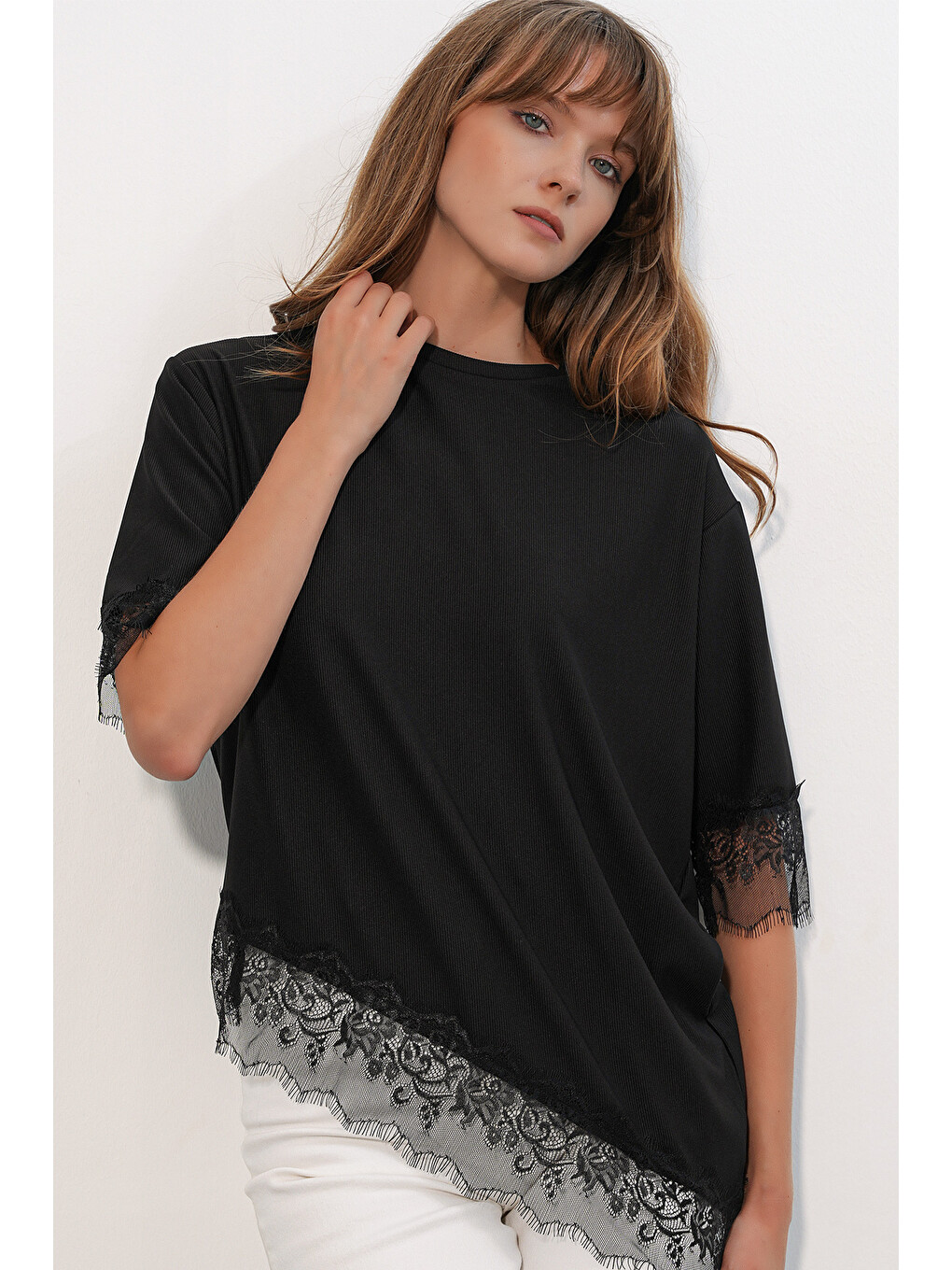 Kadın Dantel Detaylı Oversize Bluz 40002 - Siyah-2