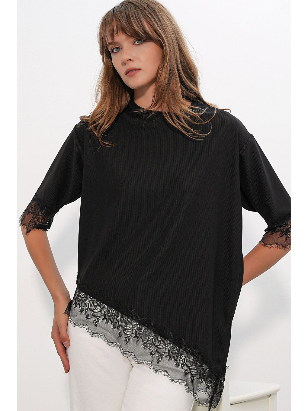 Kadın Dantel Detaylı Oversize Bluz 40002 - Siyah-3