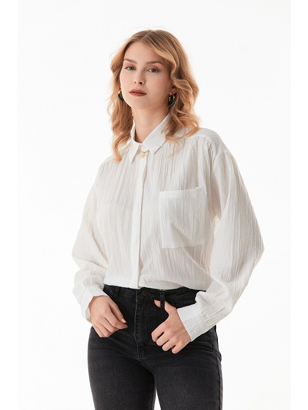 Beyaz Basic Krep Kumaş Tek Cepli Oversize Gömlek