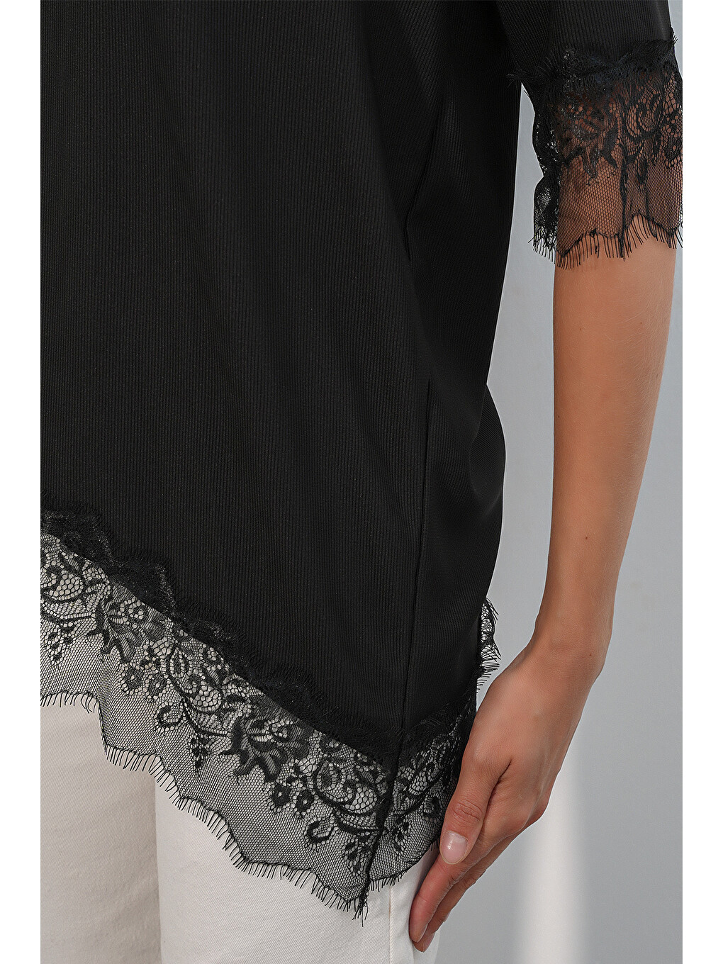 Kadın Dantel Detaylı Oversize Bluz 40002 - Siyah-4