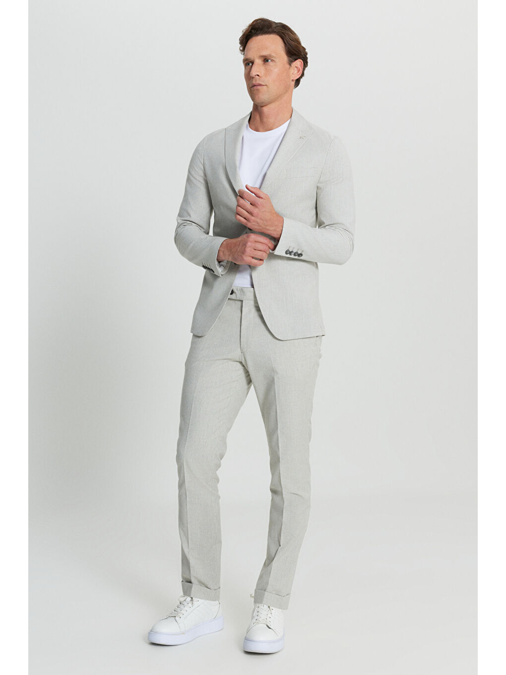 Erkek Gri-Beyaz Slim Fit Dar Kesim Kırlangıç Yaka Fleto Cepli Çizgili Esnek Takım Elbise-1