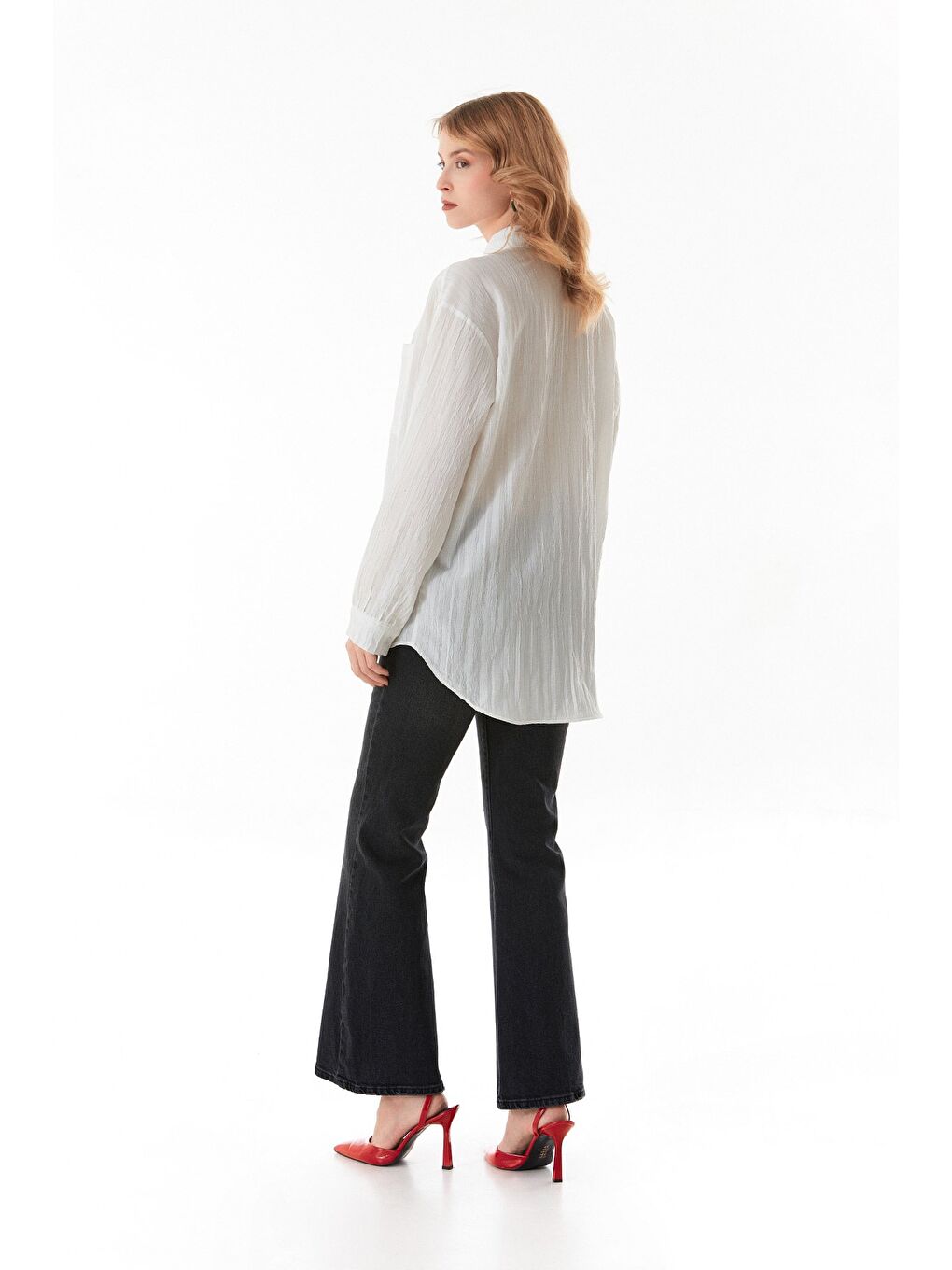 Beyaz Basic Krep Kumaş Tek Cepli Oversize Gömlek-4