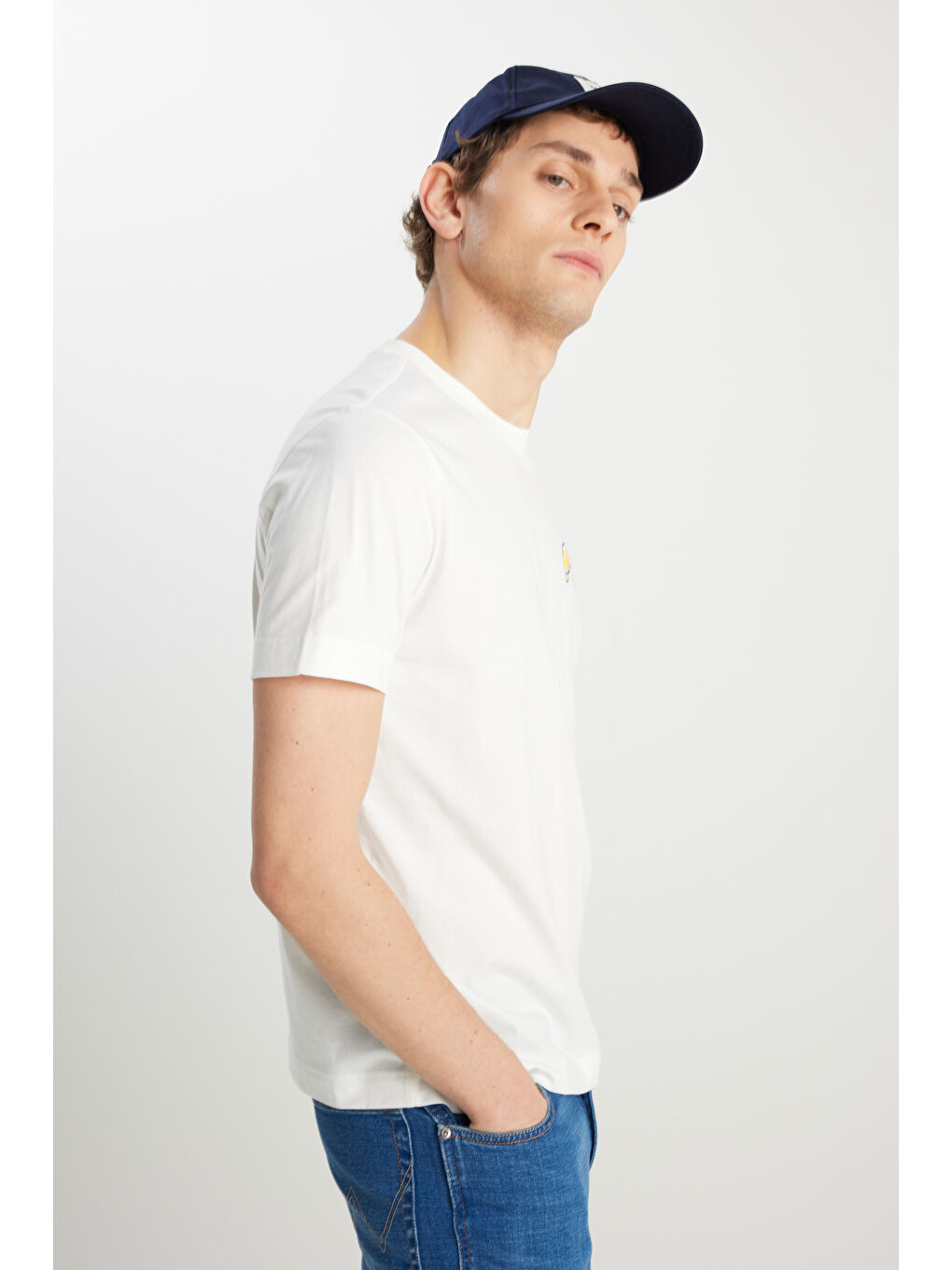 Beyaz %100 Pamuk Regular Fit Normal Kesim Bisiklet Yaka Ekru Tişört-3