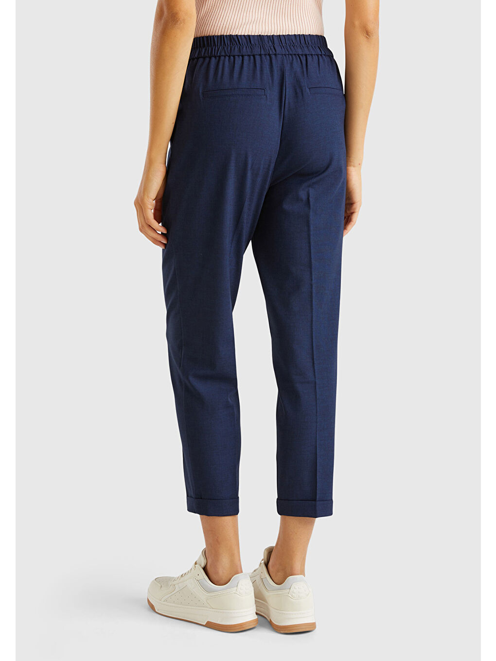 Kadın Lacivert Viskoz Karışımlı Yanı ve Arkası Büzgülü Kıvrık Paça Pantolon-1