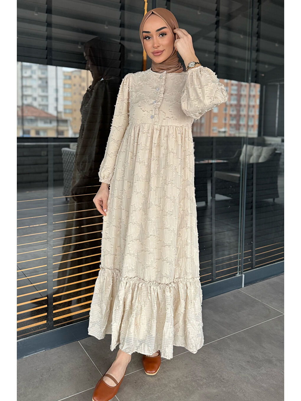 Bej Kadın Taşlı Düğmeli Püsküllü Tesettür Fistolu Elbise-1