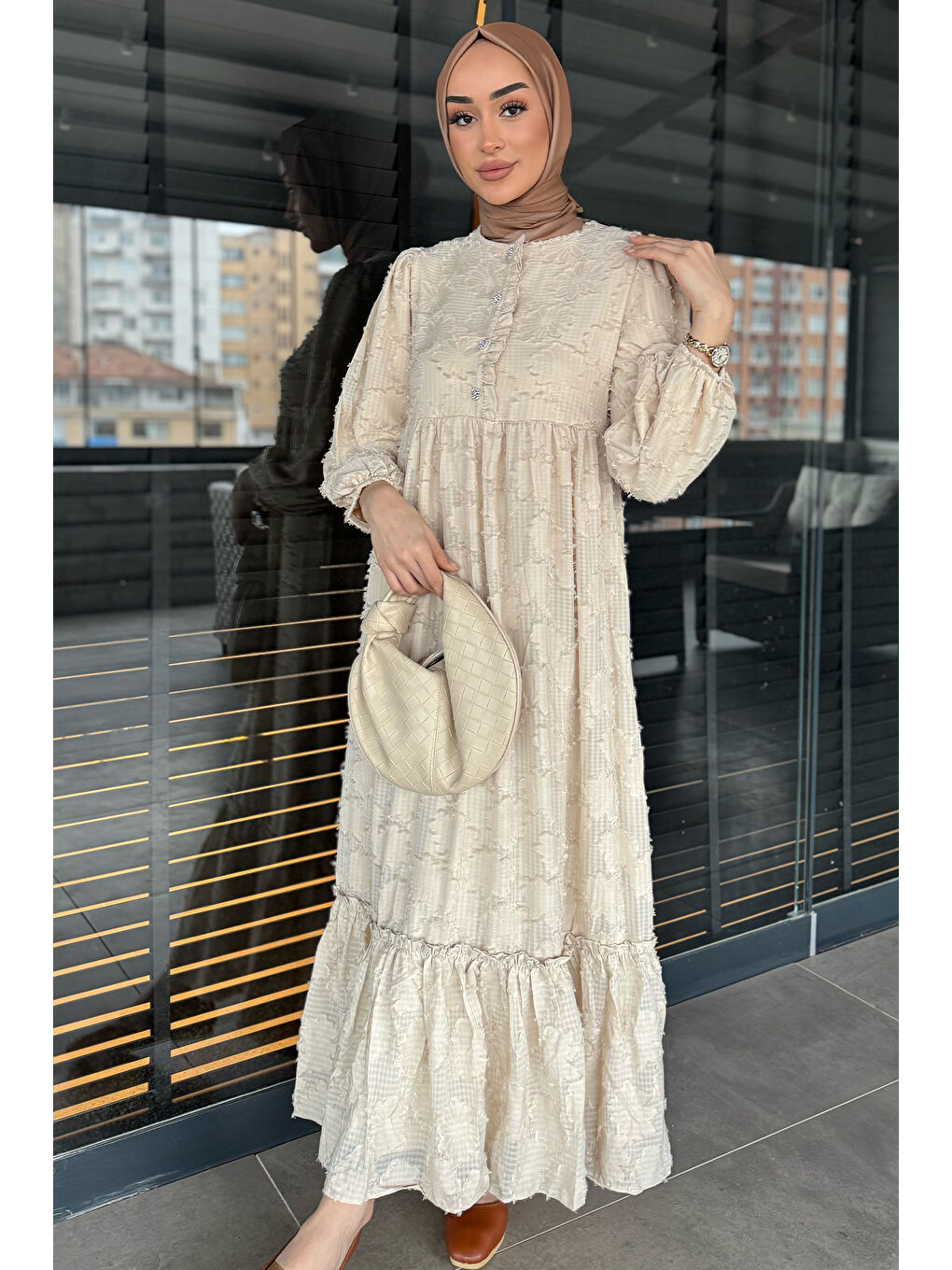 Bej Kadın Taşlı Düğmeli Püsküllü Tesettür Fistolu Elbise-3