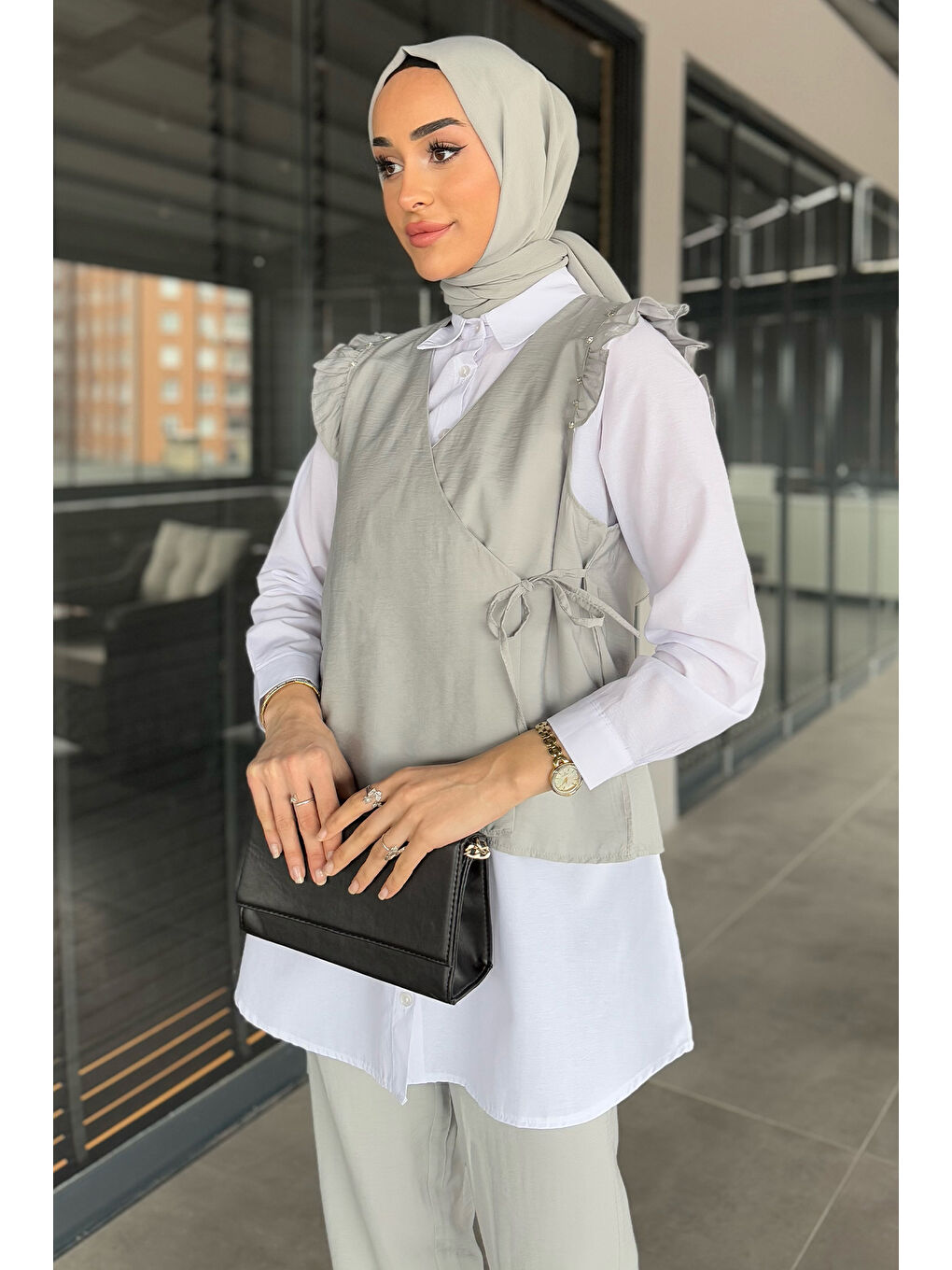 Gri Taş Detaylı Bağlamalı Yelek Gömlek Pantolon Tesettür Üçlü Takım