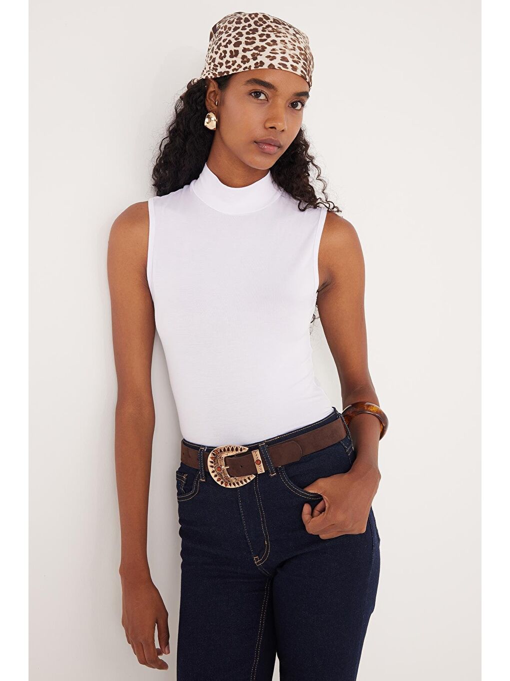 Karışık Kadın 4'Lü Paket Beyaz-Lacivert-Bej-Siyah Regular Fit Viskon Kumaş Balıkçı Yaka Sıfır Kol Bluz-1