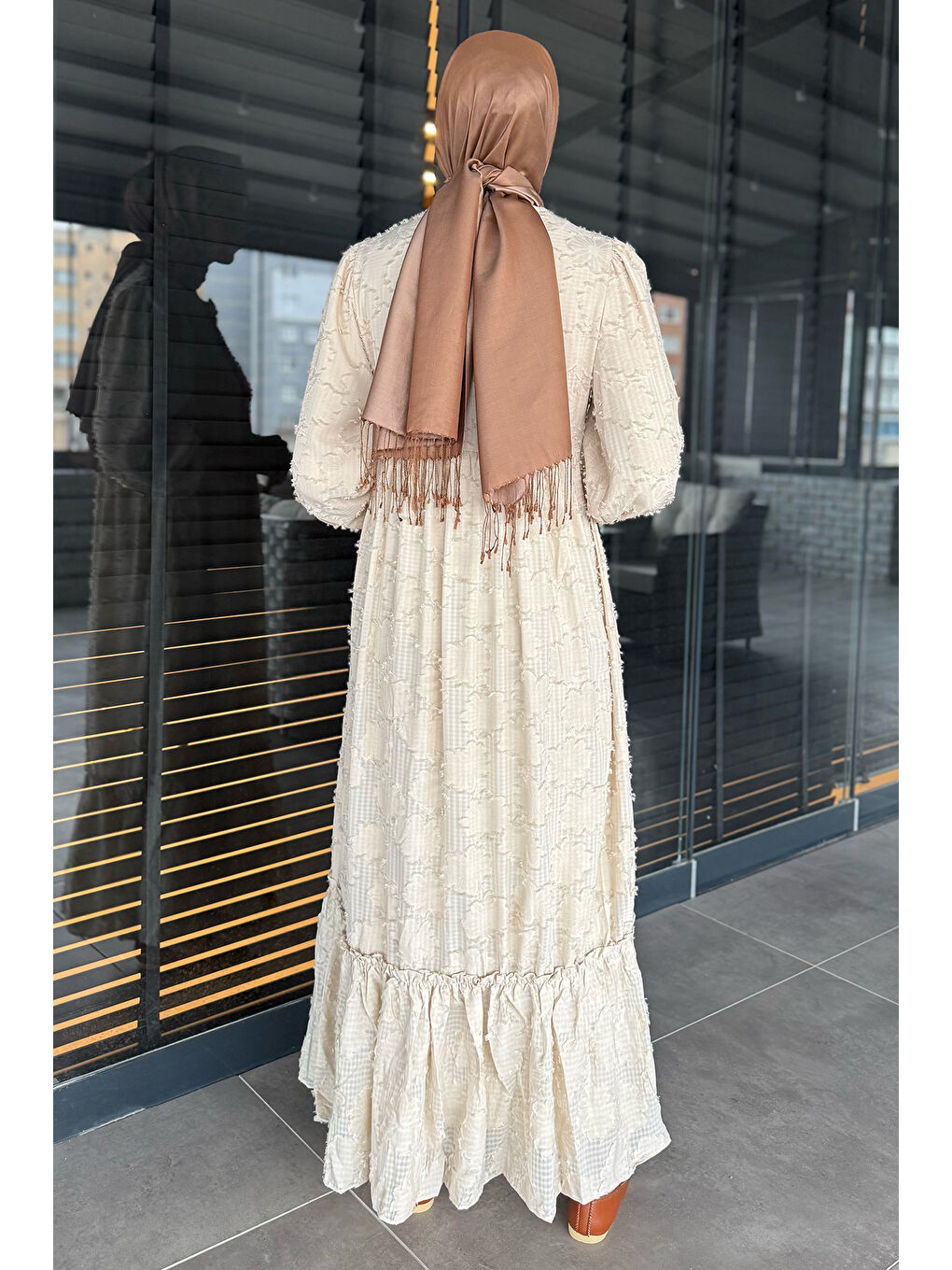 Bej Kadın Taşlı Düğmeli Püsküllü Tesettür Fistolu Elbise-6